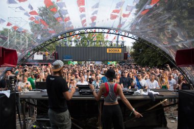 Bontida, Romanya - 20 Temmuz 2018: Ukraynalı Dj Nastia elektrik kale Festivali canlı bir set gerçekleştirme