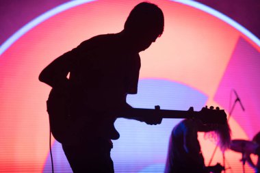 Bontida, Romanya - 21 Temmuz 2018: İzlanda deneysel müzik grubu bir konser elektrik kale Festivali sırasında canlı oynamaya anne