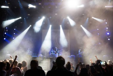 Bontida, Romanya - 22 Temmuz 2018: İngiliz alternatif rock grubu ama hiçbir şey hırsızlar elektrik kale Festivali canlı performans