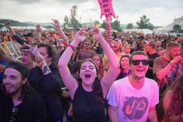 Bontida Rumunia Lipca 2018 Tłum Ludzi Bawiących Się Koncercie Hip — Zdjęcie stockowe