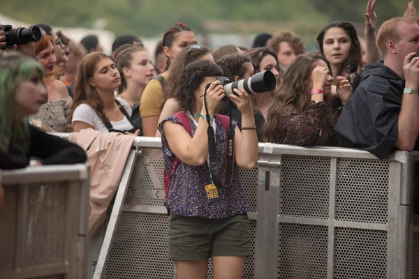 Bontida Roménia Julho 2018 Fotógrafo Imprensa Fazendo Fotos Poço Frente — Fotografia de Stock