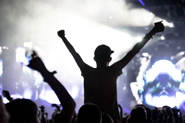 Bontida Roménia Julho 2018 Multidão Pessoas Festa Dançando Durante Set — Fotografia de Stock