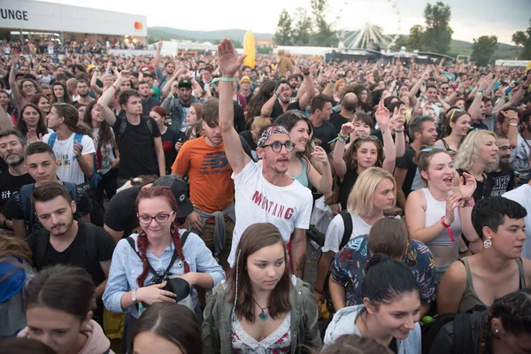 Bontida Roménia Julho 2018 Multidão Fãs Alegres Divertindo Festejando Durante — Fotografia de Stock