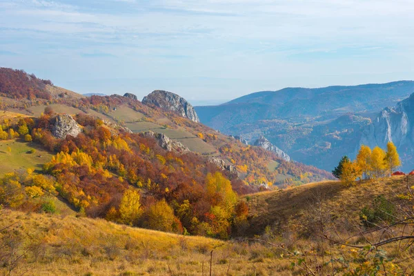 Jesienna Panorama Wsi Górach Las Kolorowych Liści Transylwania Rumunia — Zdjęcie stockowe