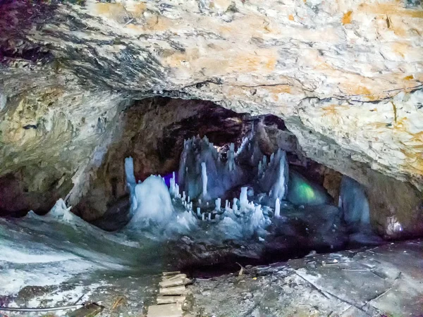Stalagmity Lodu Scarisoara Cave Góry Apuseni Rumunia — Zdjęcie stockowe