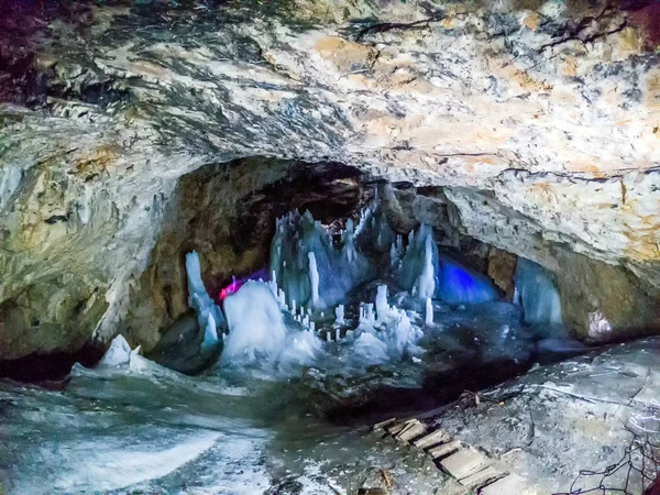 Stalagmites Glace Dans Grotte Scarisoara Montagnes Apuseni Roumanie — Photo