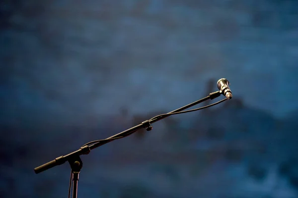 Mikrofon Stojaku Scenie Podczas Koncertu — Zdjęcie stockowe