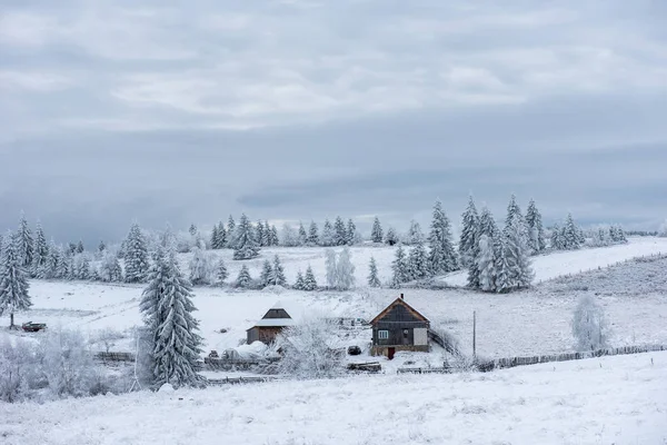 Paisaje Idílico Montaña Invierno Maravilloso Con Chalet Montaña Lodge — Foto de Stock