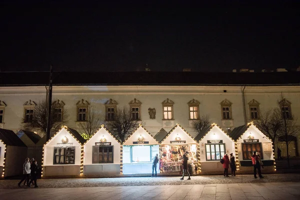 Cluj Napoca Romania December 2017 Cheerful People Enjoying Christmas Market — Stock Photo, Image