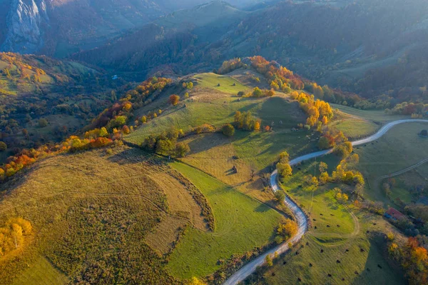 Vista Aérea Drone Uma Estrada Terra Rural Outono — Fotografia de Stock