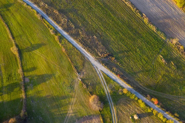 Воздушный Дрон Видом Проселочную Грунтовую Дорогу Осенью — стоковое фото