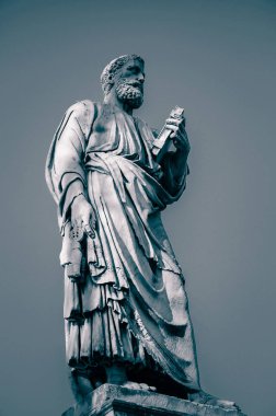 Roma, İtalya Saint Peter heykeli. Tonlu görüntü