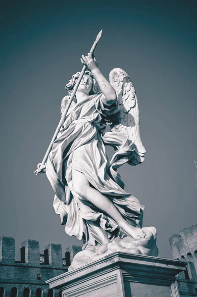 Статуя Ангела Копьём Ponte Sant Angelo Рим Италия Тонированное Изображение — стоковое фото