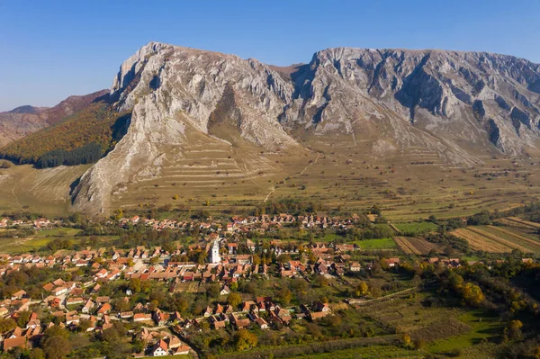 Vista Aérea Montaña Piatra Secuiului Szekelyko Pueblo Rimetea Torocko Transilvania — Foto de Stock