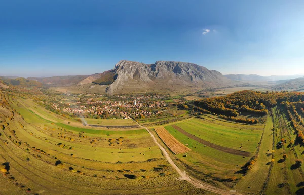 Imagem Panorâmica Aérea Piatra Secuiului Szekelyko Montanha Aldeia Rimetea Torocko — Fotografia de Stock