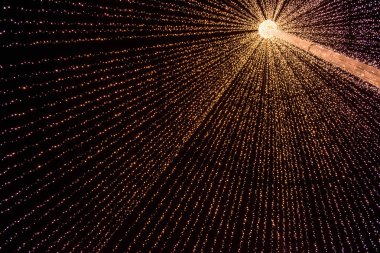 Noel ışıkları şehrin arka plan