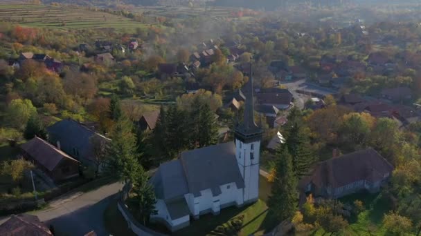 在罗马尼亚特兰西瓦尼亚 一名正在改革的新教教堂的空中无人机画面 — 图库视频影像