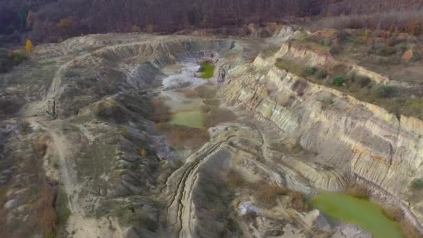 Luchtfoto Drone Filmpje Van Verlaten Ondergelopen Open Gips Pit Mine — Stockvideo