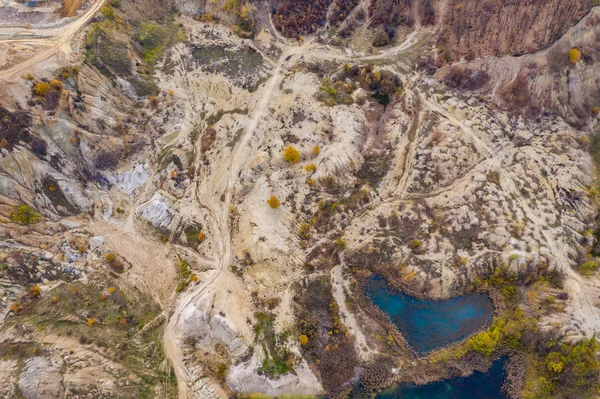 ドローン観産業露天掘り鉱山は水で満たされました 人工湖の空中ショット — ストック写真