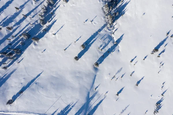 Letecké Dron Pohled Sněhu Zahrnuty Zimní Krajina Horách — Stock fotografie