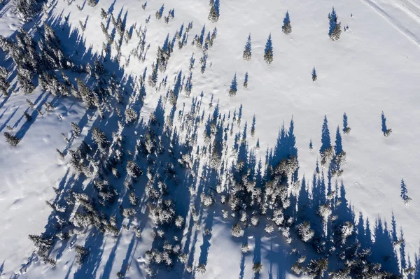 Luftaufnahme Einer Schneebedeckten Winterlandschaft Den Bergen — Stockfoto