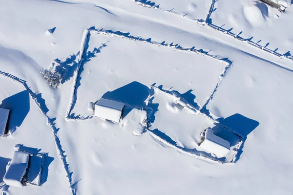 Snow Covered Remote Village Homestead Mountains Aerial Drone View — Stock fotografie