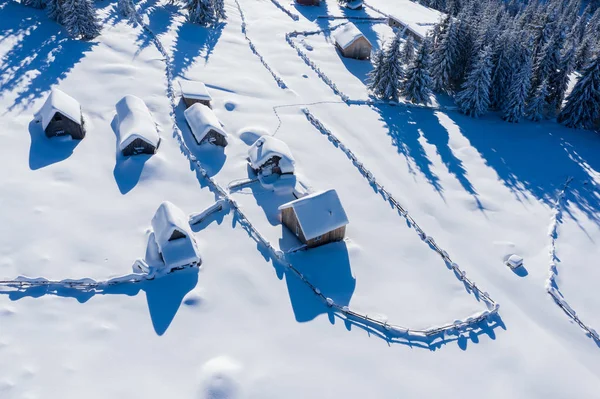 Snow Covered Remote Village Homestead Mountains Aerial Drone View — Stock fotografie