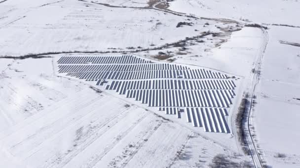 Légi Drone Nézd Borított Napelem Park Téli Fotovoltaikus Erőmű — Stock videók