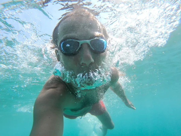 Homem Nadando Debaixo Água Mar — Fotografia de Stock