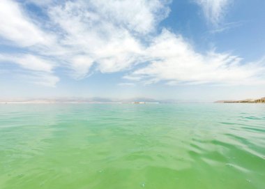 Dead sea ülkeler İsrail ve Ürdün arasında