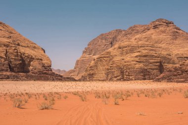 Wadi Rum çöl, ayın Vadisi'nde. Jordan, Orta Doğu