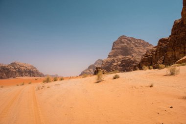 Kum ve kaya Wadi Rum, Ürdün, çöl.