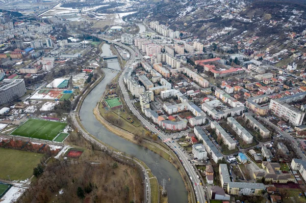 Vista Aérea Acima Rio Que Atravessa Cidade Drone Shot Cluj — Fotografia de Stock