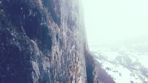 Espectacular Vuelo Aéreo Cerca Una Gran Pared Piedra Caliza Desfiladero — Vídeos de Stock