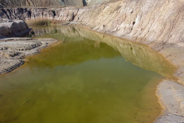 汚染された緑産業 minewater — ストック写真