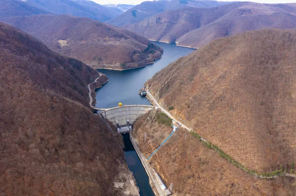 Вид с воздуха на ГЭС и плотину — стоковое фото