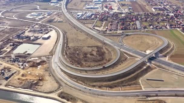 Aerial Visa Motorvägen Korsningen Från Drone — Stockvideo