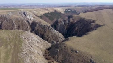 Bir dron gelen derin kireçtaşı gorge hava dron görünümü