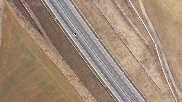 Luftaufnahme Von Autos Und Lkws Auf Einer Autobahn Drohnenschuss — Stockvideo