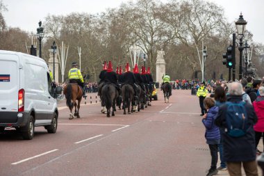 Askerler ata parade, Londra sırasında