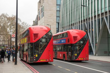 İkonik kırmızı Londra otobüs