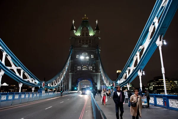 Tower Bridge Londonban, éjszaka — Stock Fotó
