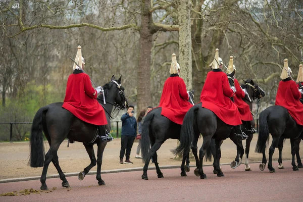 Soldados em cavalos durante o desfile, Londres — Fotografia de Stock