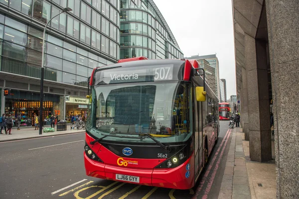 Ikonikus piros London Bus — Stock Fotó