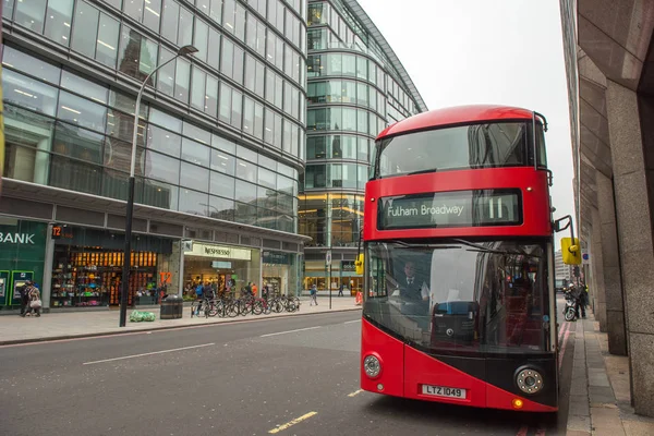 Ikonikus piros London Bus — Stock Fotó