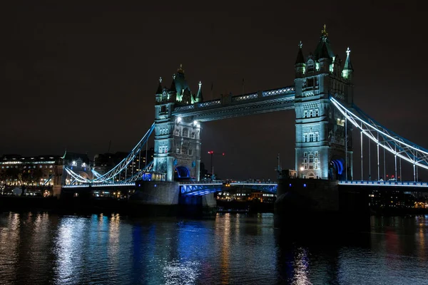 Tower bridge éjjel — Stock Fotó