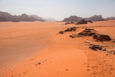 Kayalar ve çöl. Wadi Rum, Ürdün