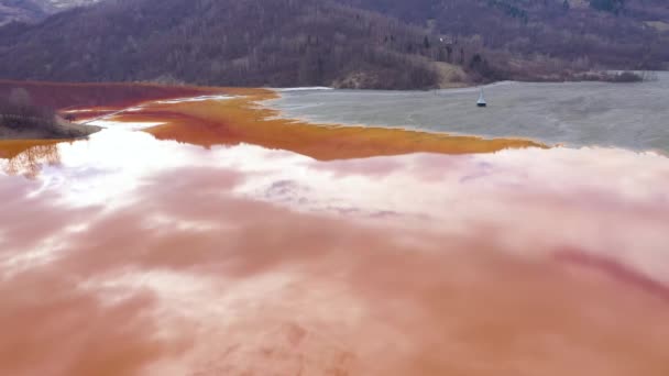 Überfliegen Chemischer Abfälle Verseuchtes Wasser Mit Kontaminierten Bergbaurückständen Aus Einer — Stockvideo