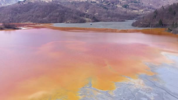 Überfliegen Chemischer Abfälle Verseuchtes Wasser Mit Kontaminierten Bergbaurückständen Aus Einer — Stockvideo