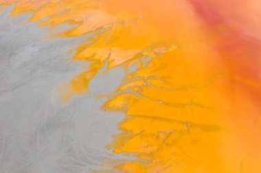 Madencilik kalıntıları ile doğa kirliliğinin havadan görünümü